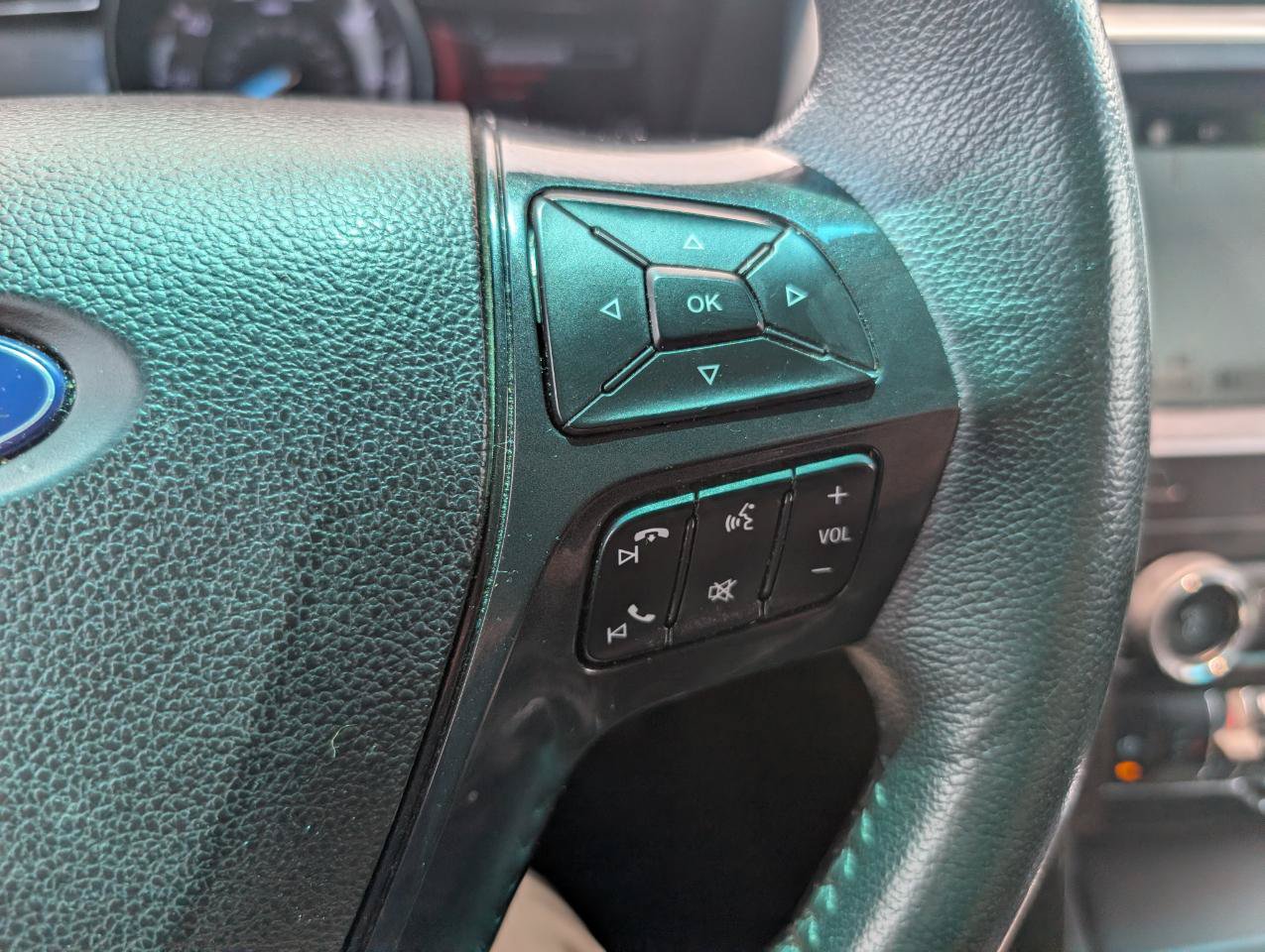 Used 2019 Ford Explorer XLT w/ Equipment Group 202A FWD image 21
