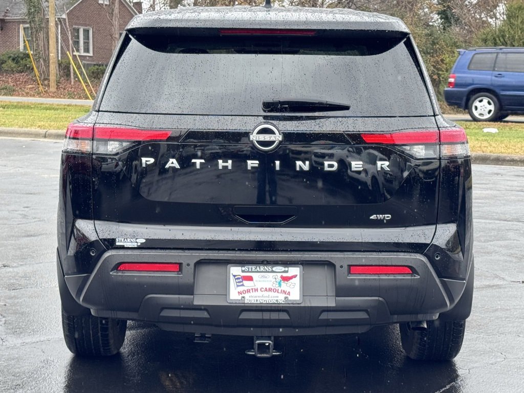 Used 2025 Nissan Pathfinder S image 16