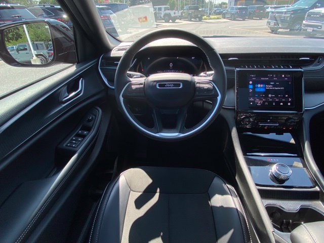 Used 2025 Jeep Grand Cherokee L Altitude AWD/4WD image 28