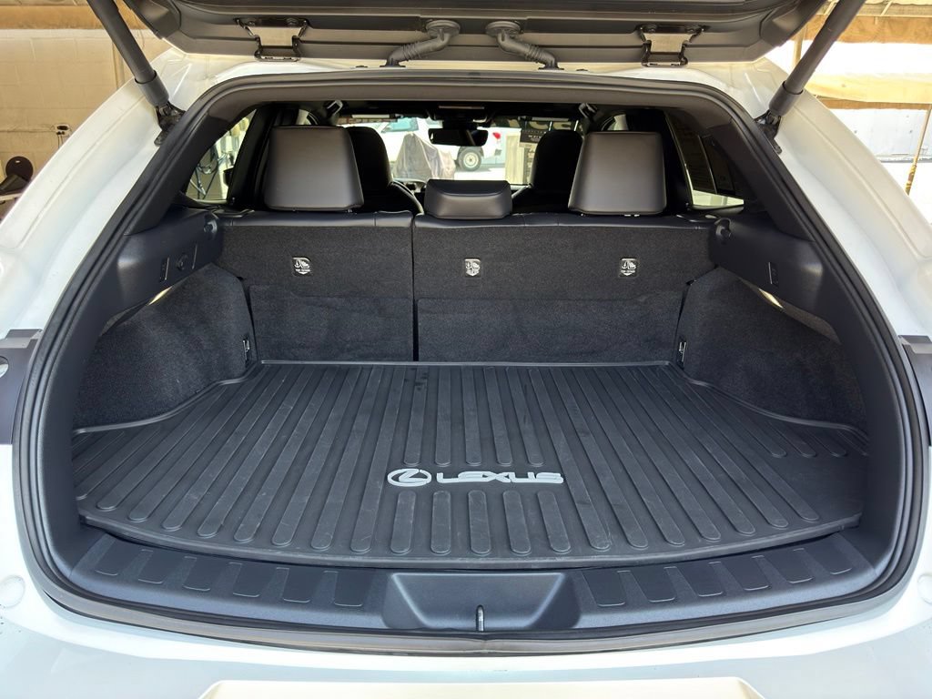 Certified 2024 Lexus UX 250h FWD image 13