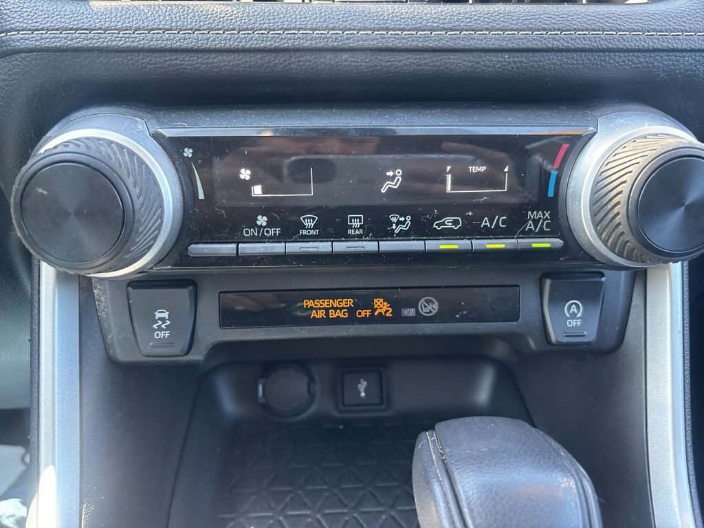 Used 2021 Toyota RAV4 LE AWD/4WD image 18
