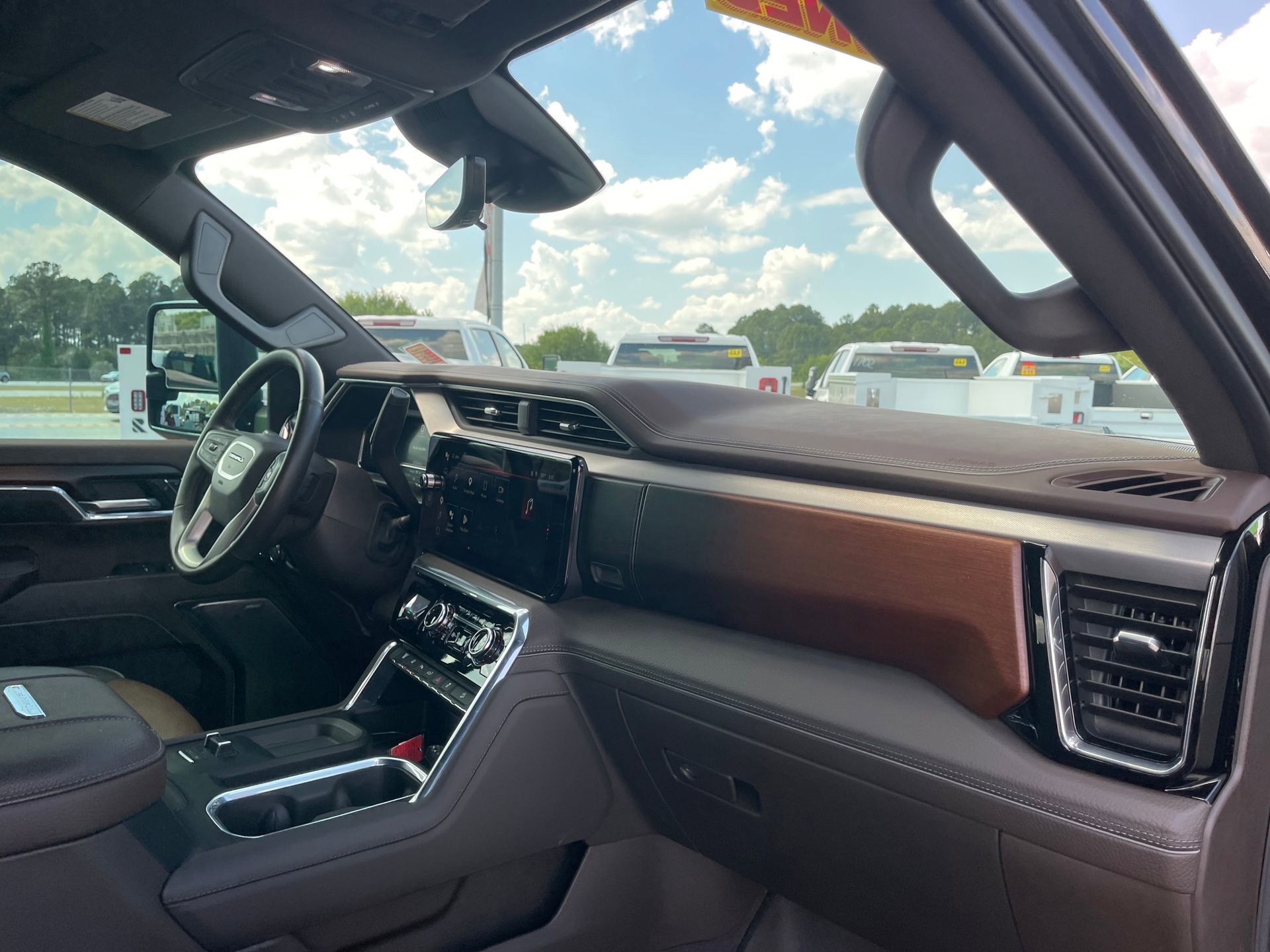 Used 2024 GMC Sierra 2500 Denali w/ Denali Reserve Package image 28