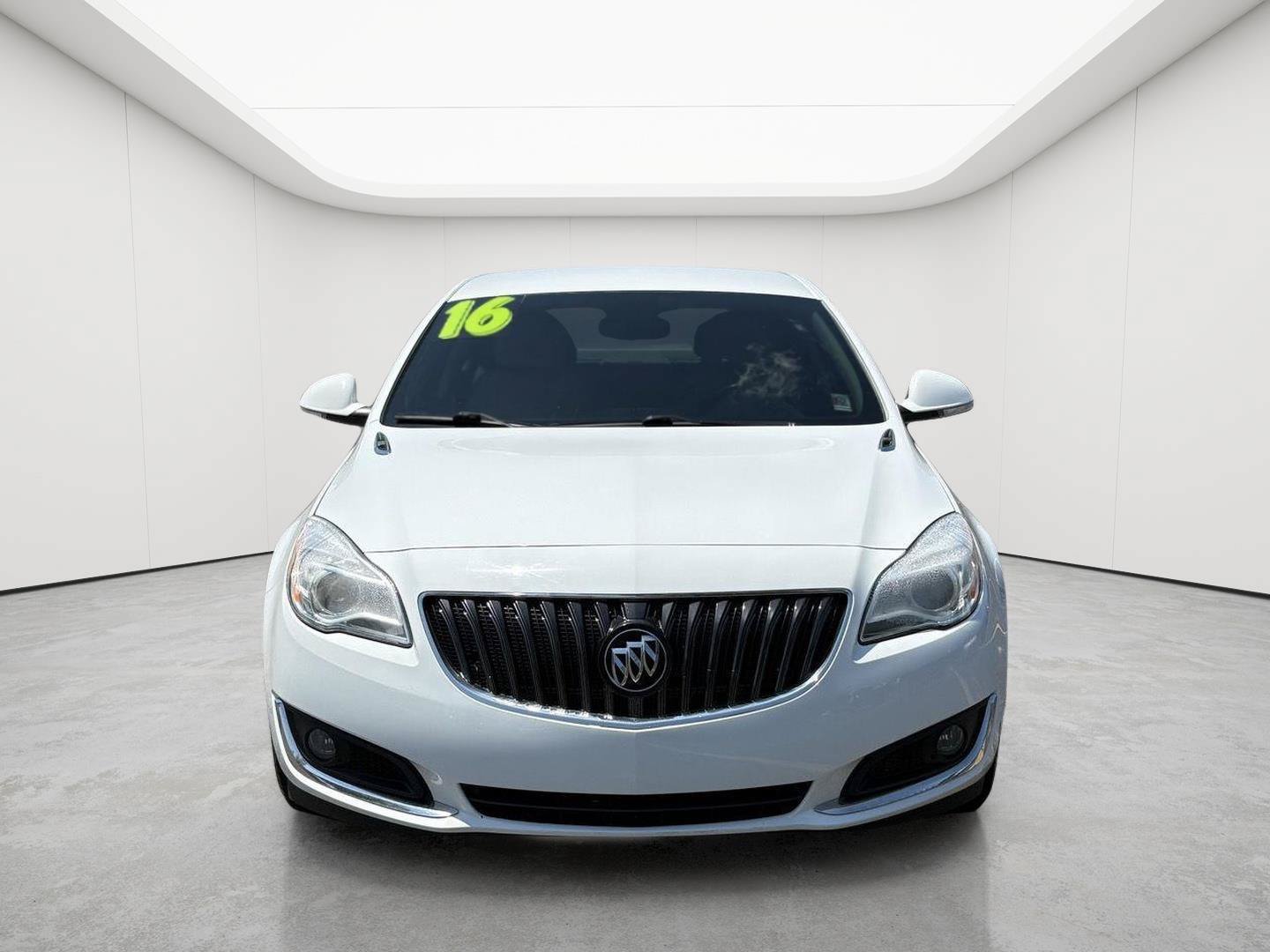 Used 2016 Buick Regal Premium FWD image 2