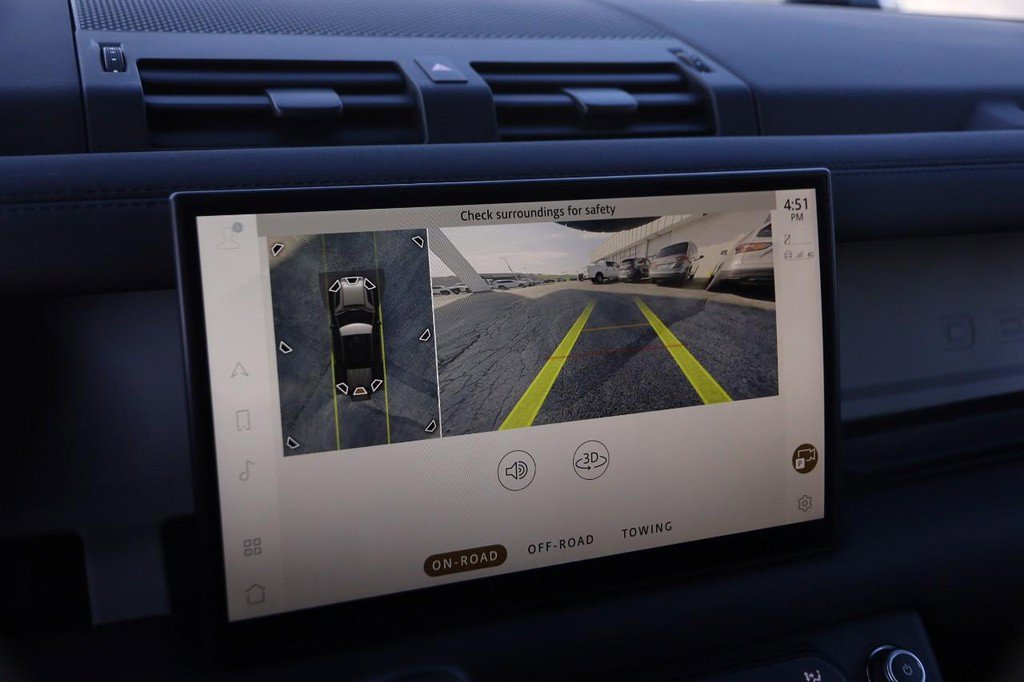 Used 2024 Land Rover Defender 110 SE image 20