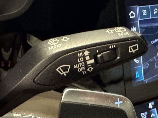 Certified 2024 Audi Q8 e-tron Premium Plus w/ Premium Plus Package AWD/4WD image 37