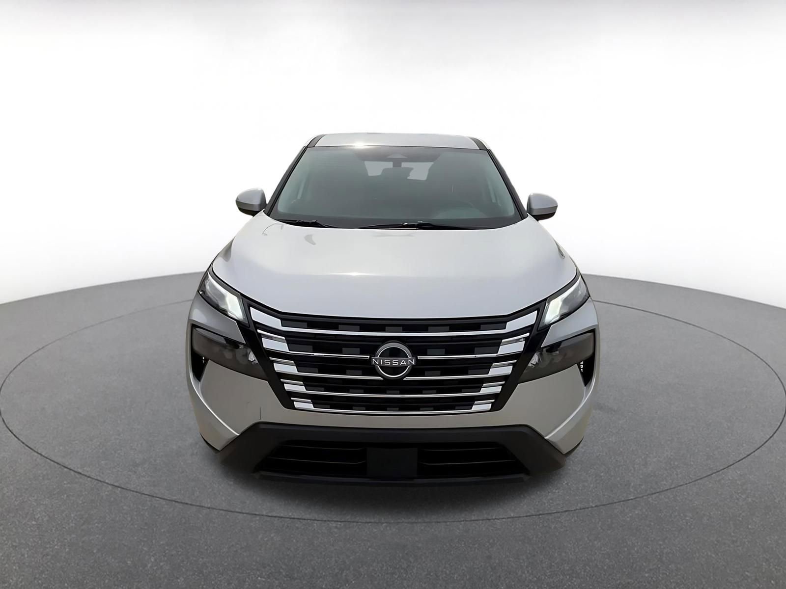 Used 2025 Nissan Rogue SV AWD/4WD image 4