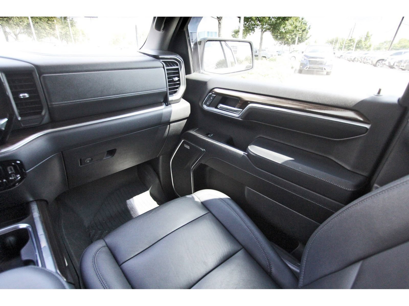 Used 2023 Chevrolet Silverado 1500 LT Trail Boss w/ LT Trail Boss Premium Package AWD/4WD image 10