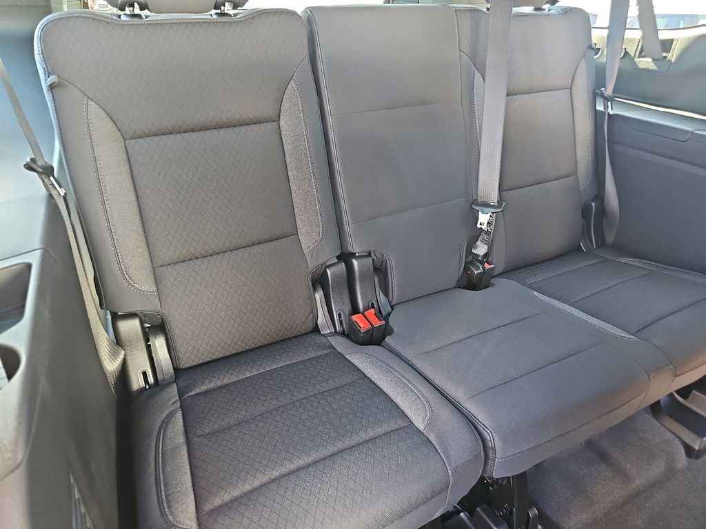 New 2026 Chevrolet Suburban LS image 12