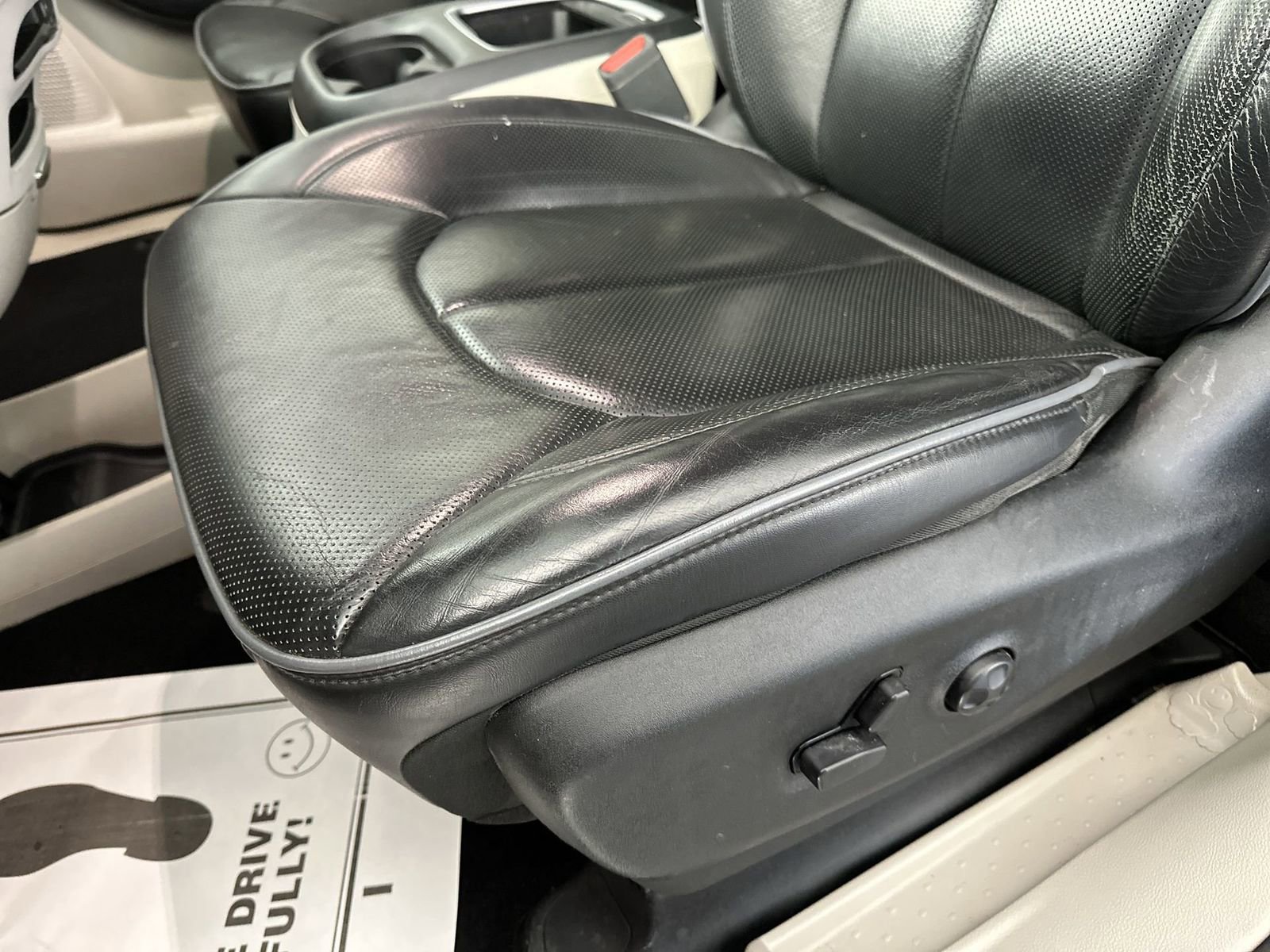 Used 2018 Chrysler Pacifica Limited image 17