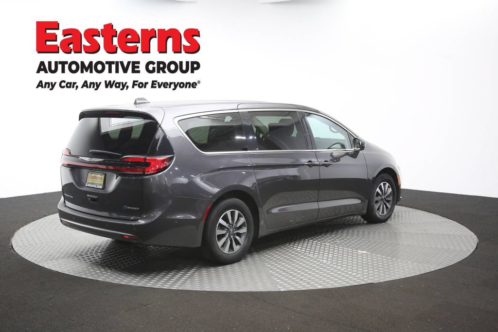 Used 2022 Chrysler Pacifica Touring-L w/ Uconnect Theater Family Group FWD image 42