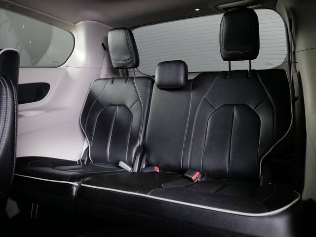 Used 2023 Chrysler Pacifica Limited FWD image 13