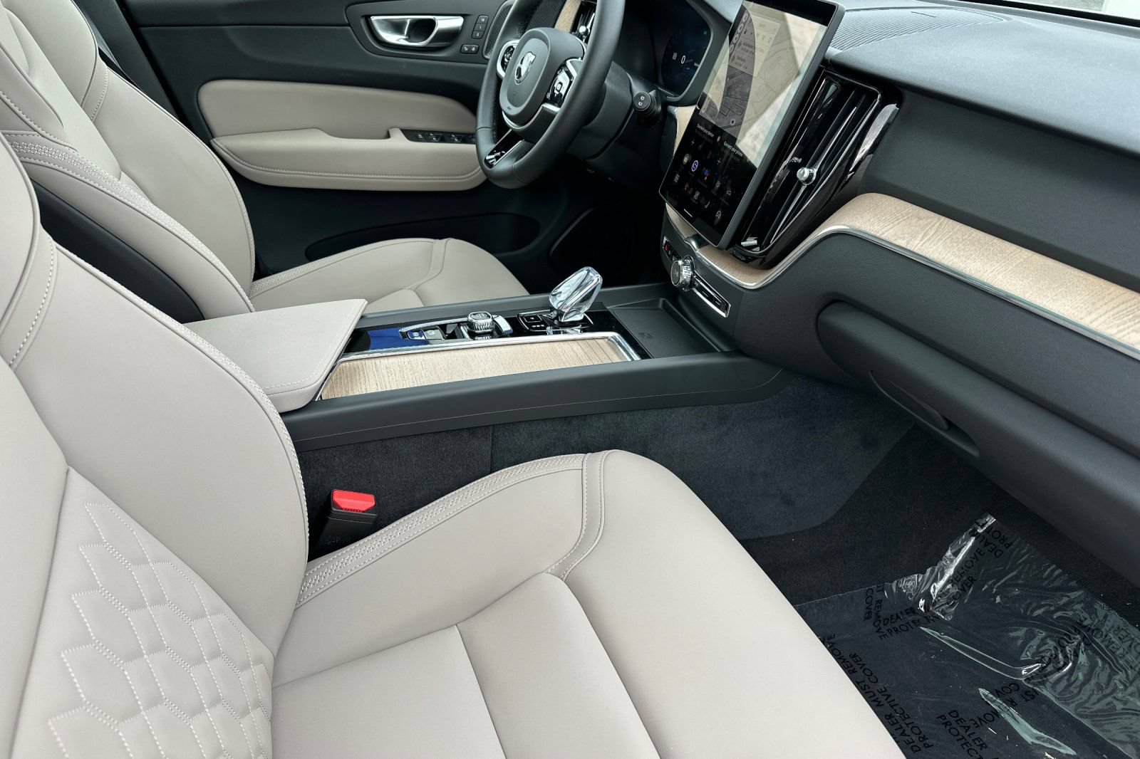 New 2026 Volvo XC60 T8 Plus w/ Protection Package Premier AWD/4WD image 16