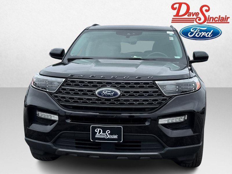 Used 2022 Ford Explorer XLT w/ Equipment Group 202A image 2