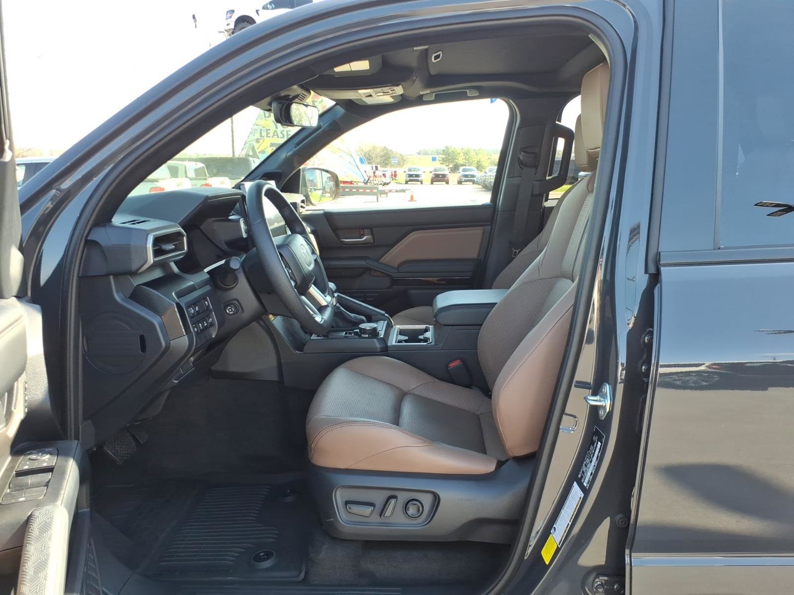 Used 2025 Toyota 4Runner Limited AWD/4WD image 11