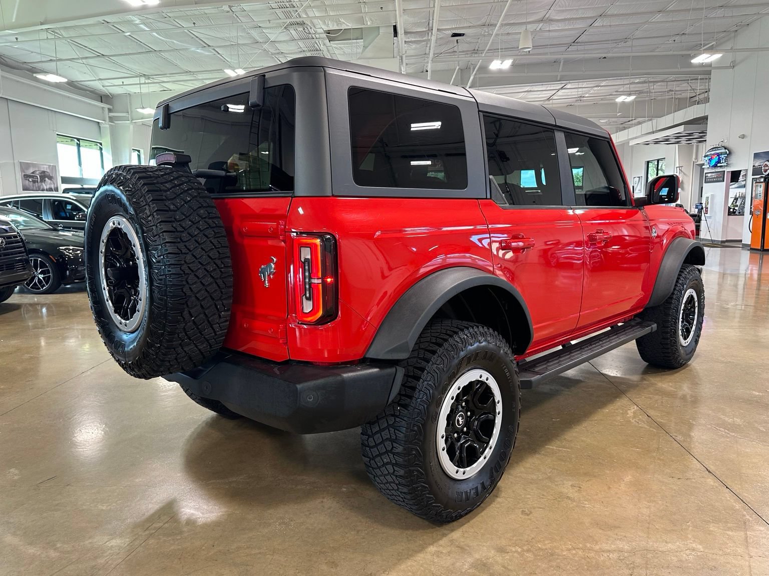 Used 2023 Ford Bronco Outer Banks w/ Sasquatch Package AWD/4WD image 8