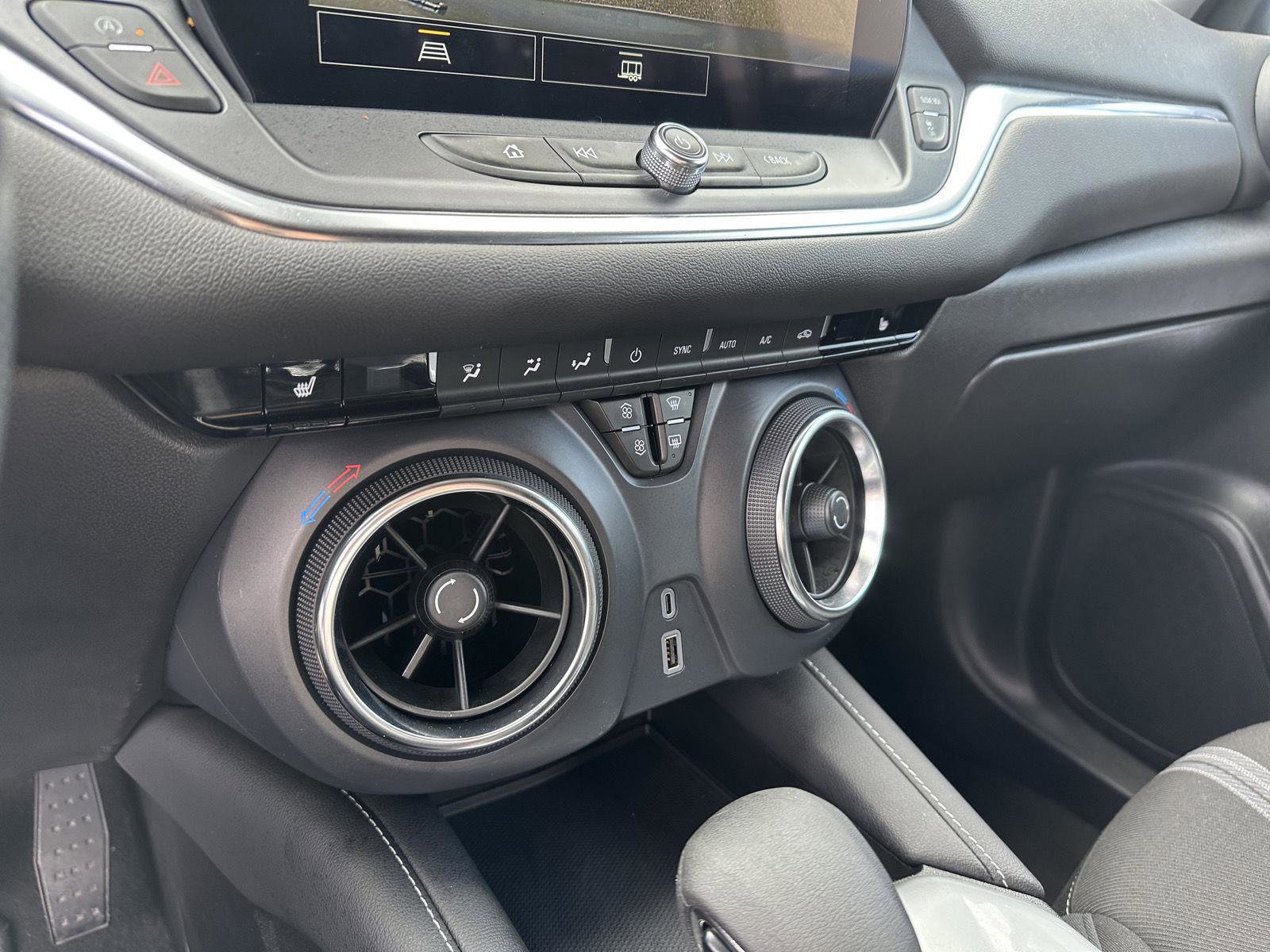 Used 2025 Chevrolet Blazer LT AWD/4WD image 30