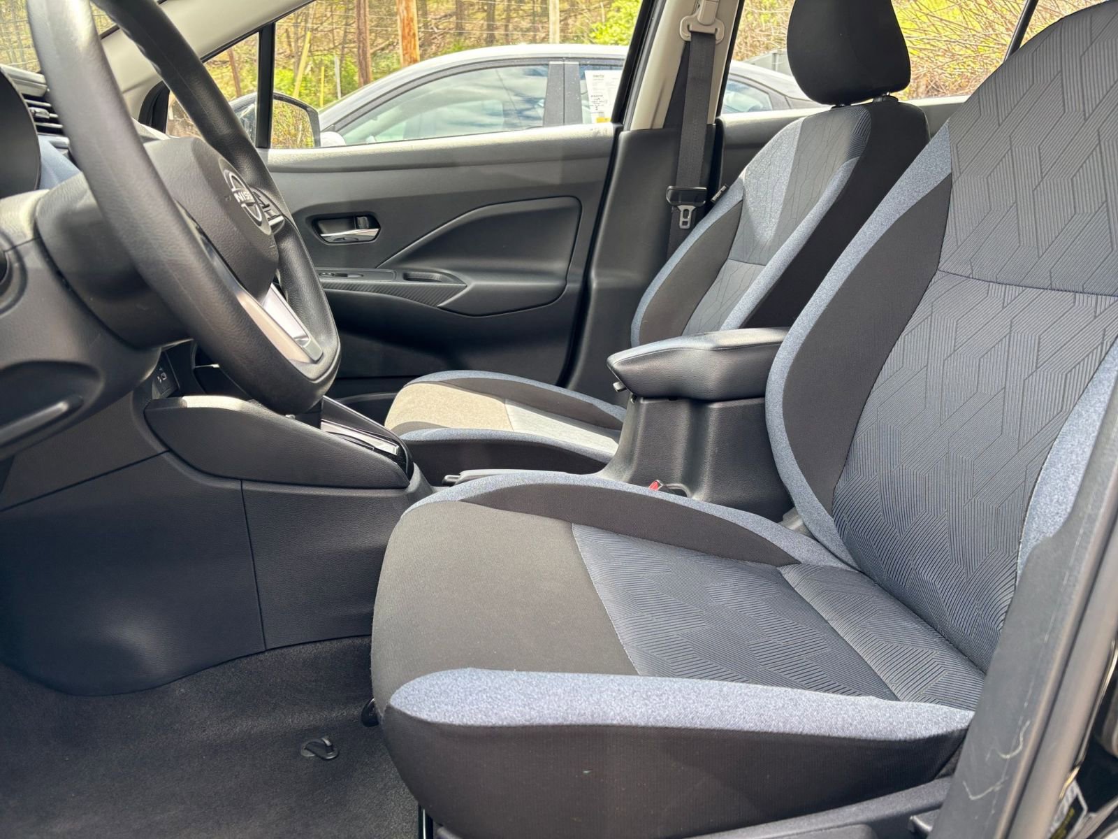 Used 2025 Nissan Versa SV FWD image 35