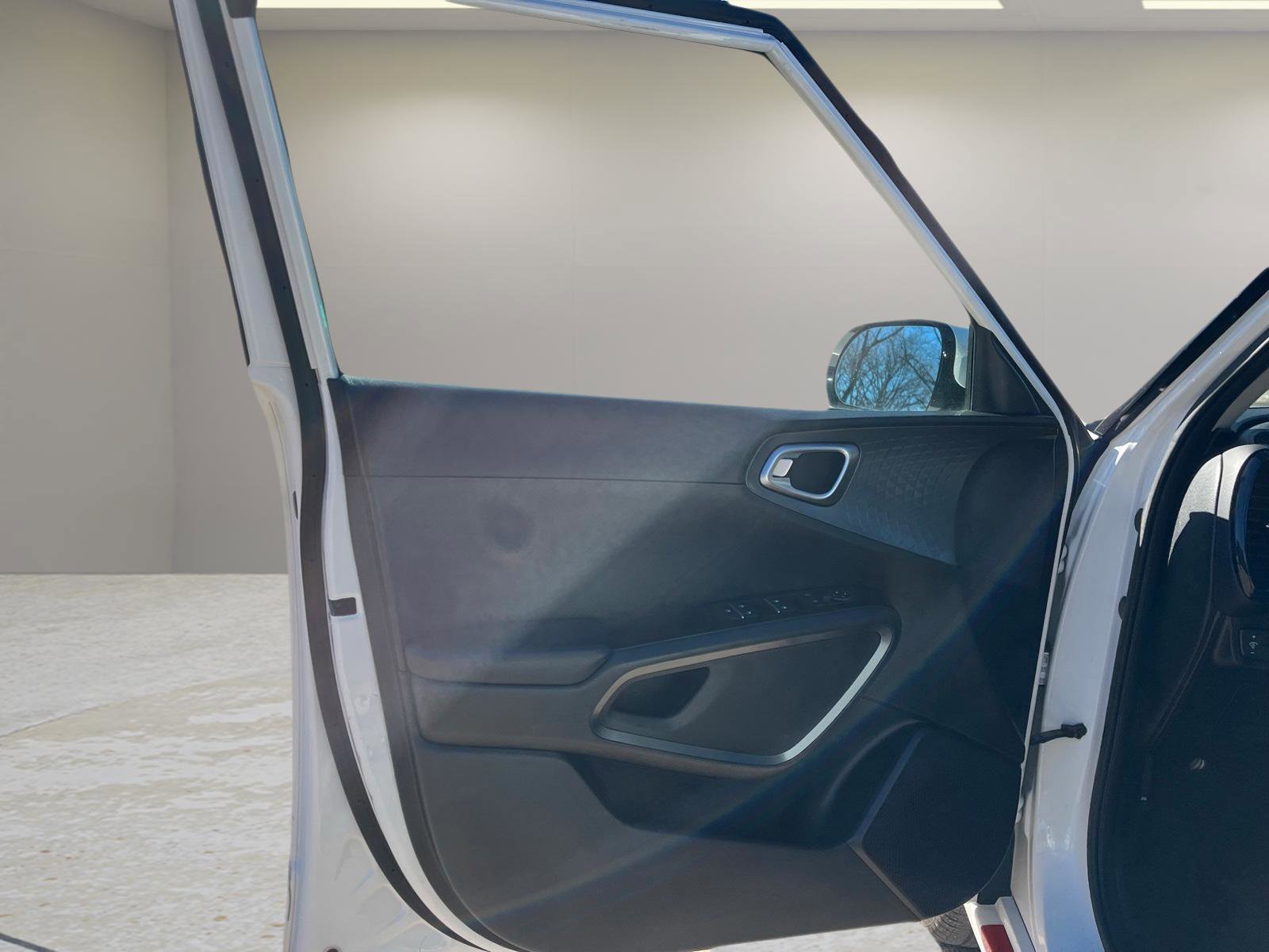 Used 2022 Kia Soul GT-Line FWD image 9