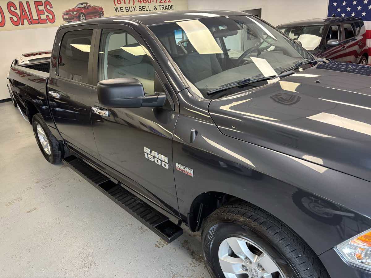 Used 2018 RAM 1500 Classic SLT image 4