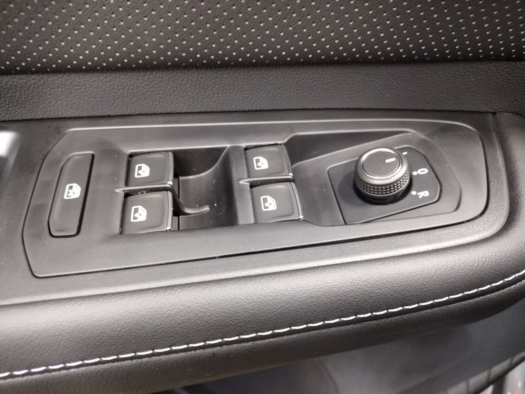 New 2025 Volkswagen Atlas SE image 21