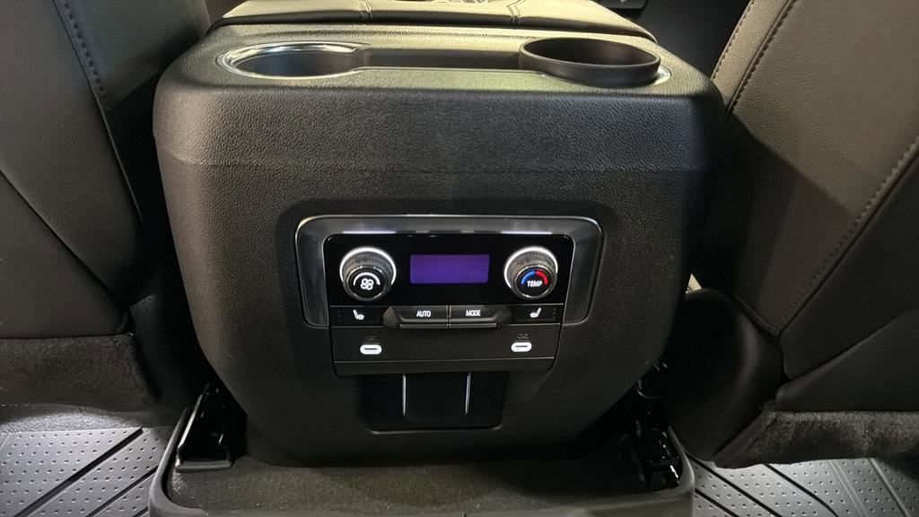 Used 2024 Chevrolet Suburban Z71 w/ Luxury Package image 17