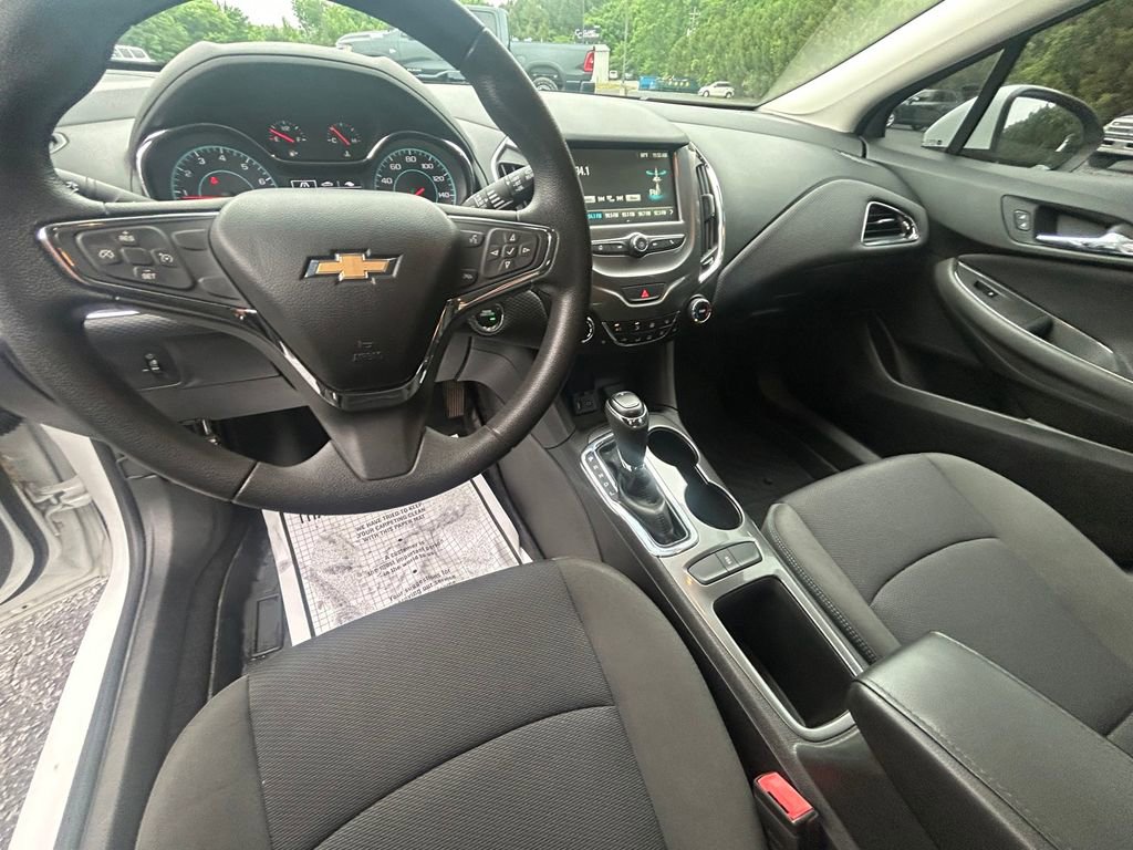 Used 2017 Chevrolet Cruze LT w/ Convenience Package FWD image 21