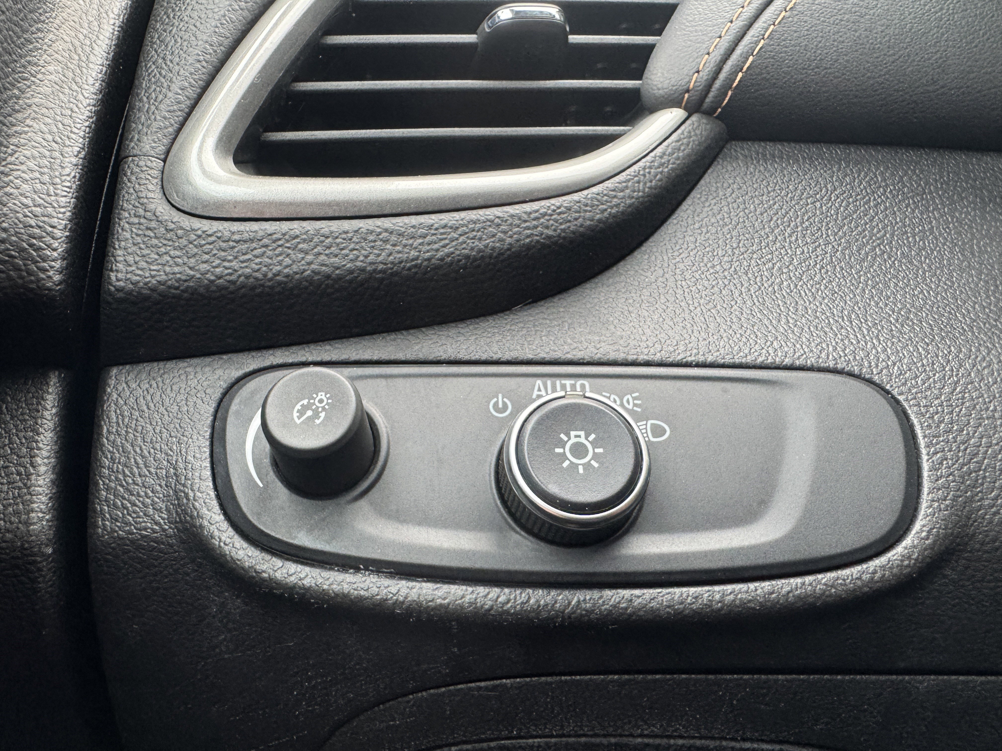 Used 2018 Chevrolet Trax LT w/ LT Convenience Package image 31