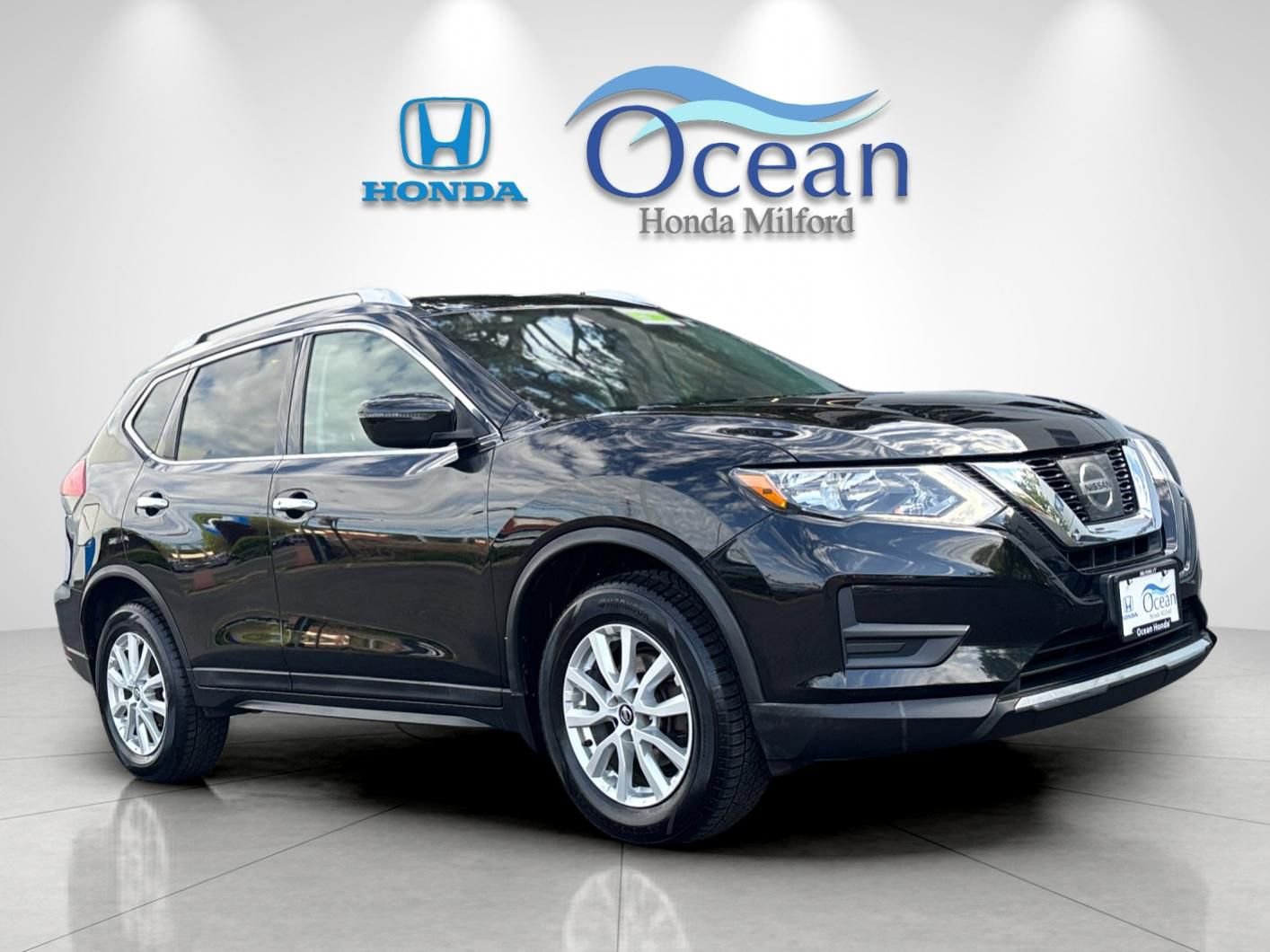 Used 2017 Nissan Rogue SV AWD/4WD image 1