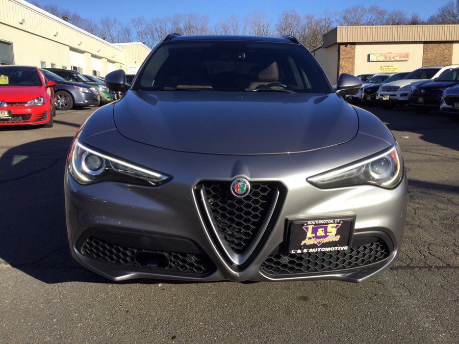 Used 2019 Alfa Romeo Stelvio Ti Sport w/ Quick Order Package 22S Sport image 2