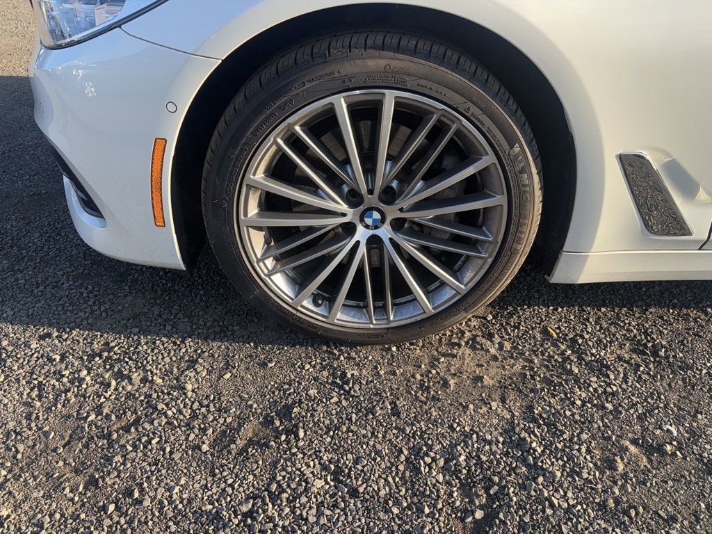 Used 2017 BMW 540i xDrive image 24