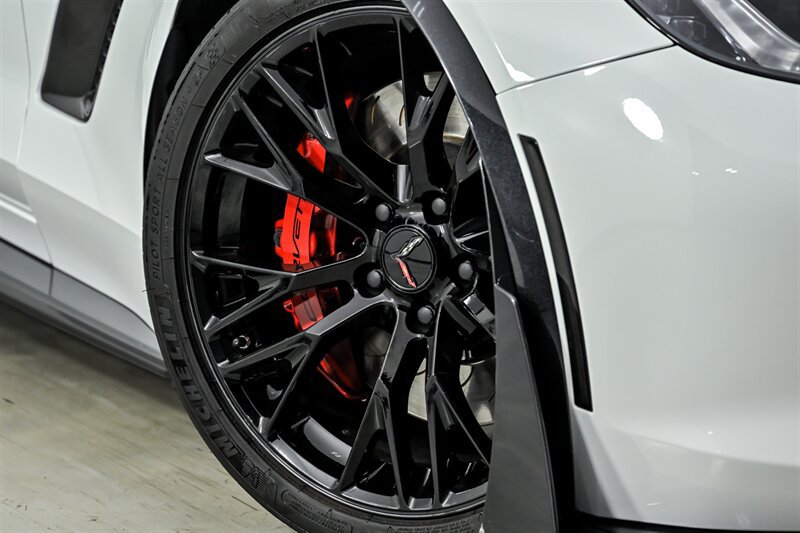 Used 2019 Chevrolet Corvette Z06 RWD image 3