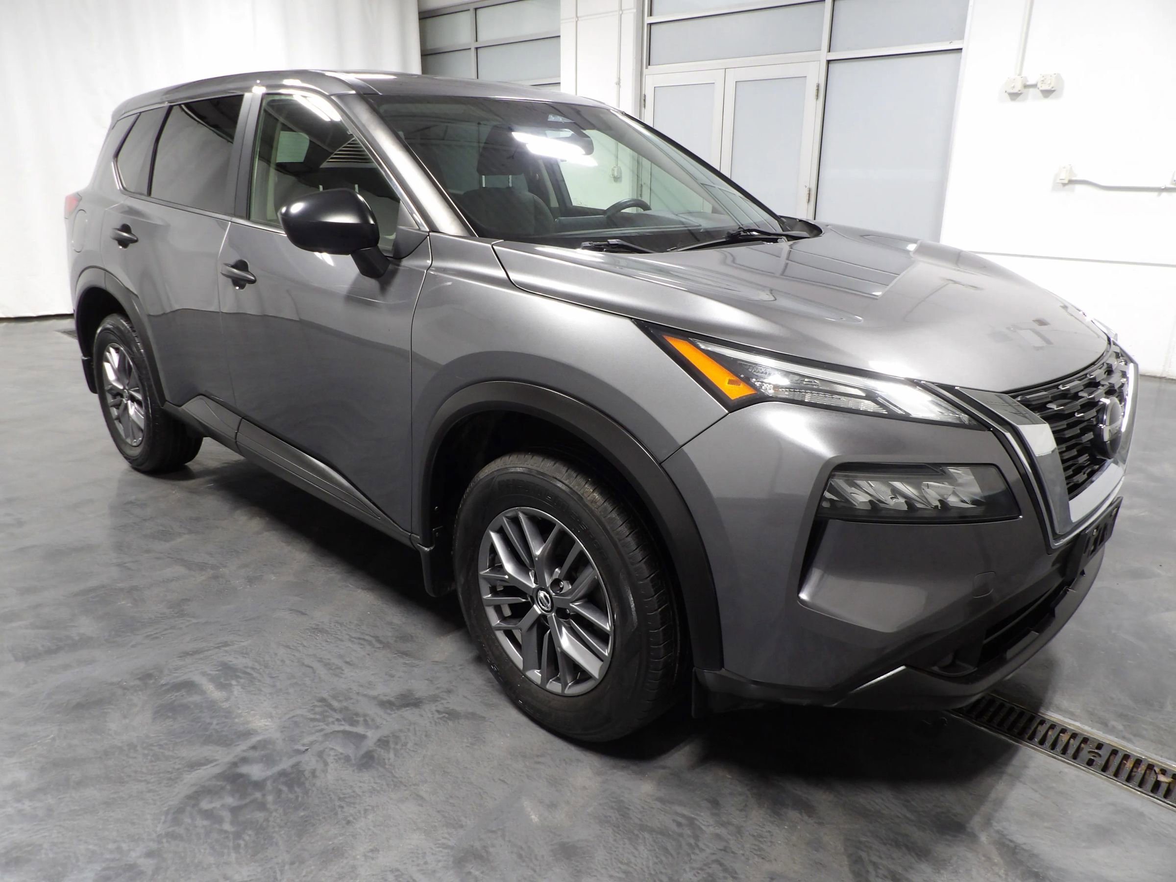 Used 2021 Nissan Rogue S AWD/4WD image 2