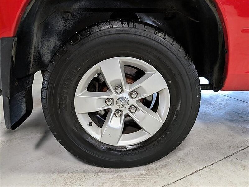Used 2015 RAM 1500 Classic SLT w/ Remote Start & Security Group AWD/4WD image 14