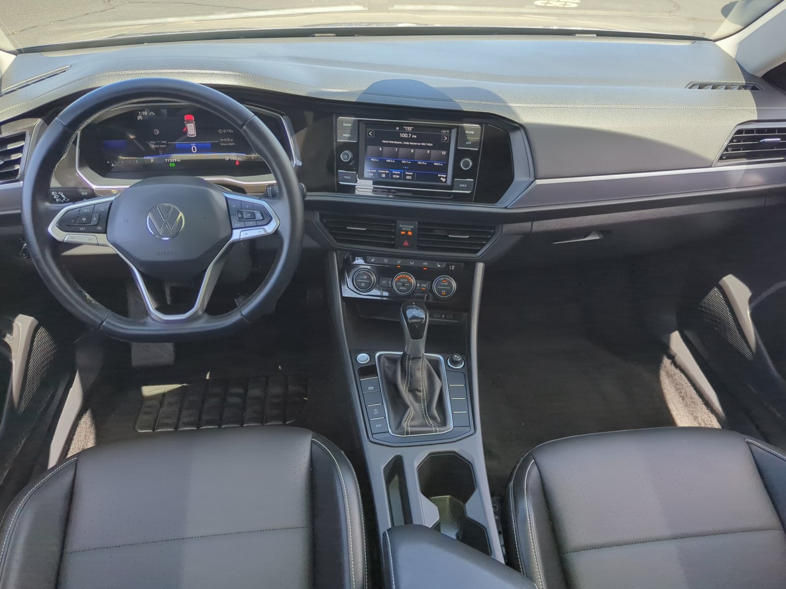 Certified 2023 Volkswagen Jetta SE w/ Panoramic Sunroof Package FWD image 20