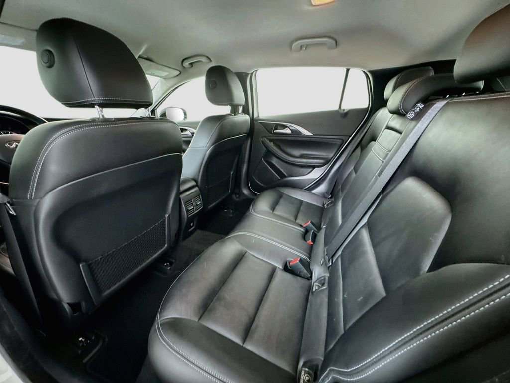 Used 2018 INFINITI QX30 AWD image 16