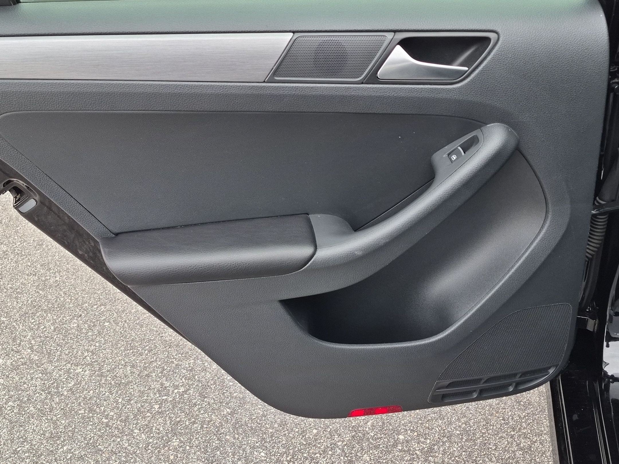 Used 2015 Volkswagen Jetta TDI SE FWD image 26