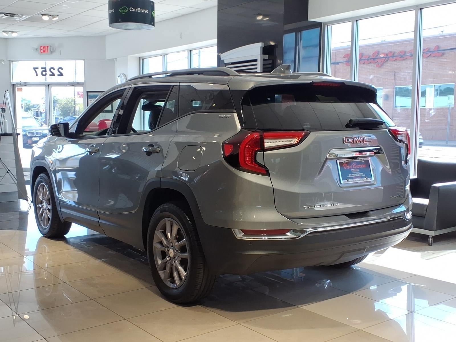 Used 2023 GMC Terrain SLT AWD/4WD image 6