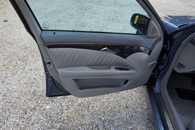 Used 2004 Mercedes-Benz E 500 4MATIC Sedan image 21