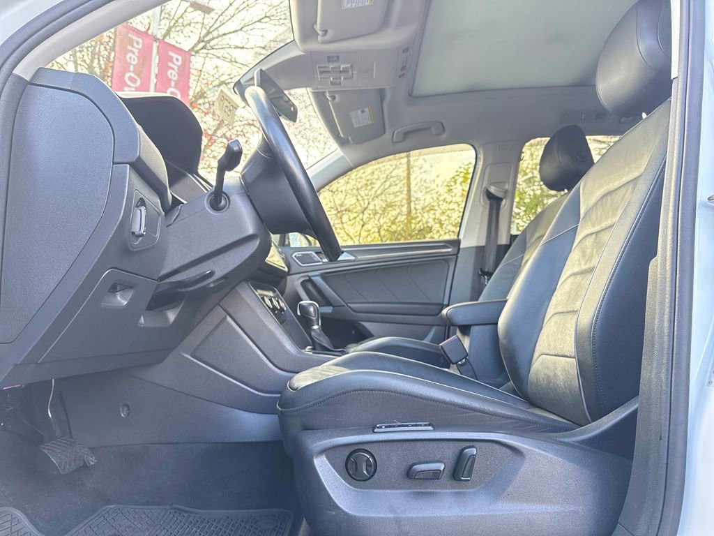 Used 2019 Volkswagen Tiguan SEL Premium w/ 3rd Row Seat Package image 9