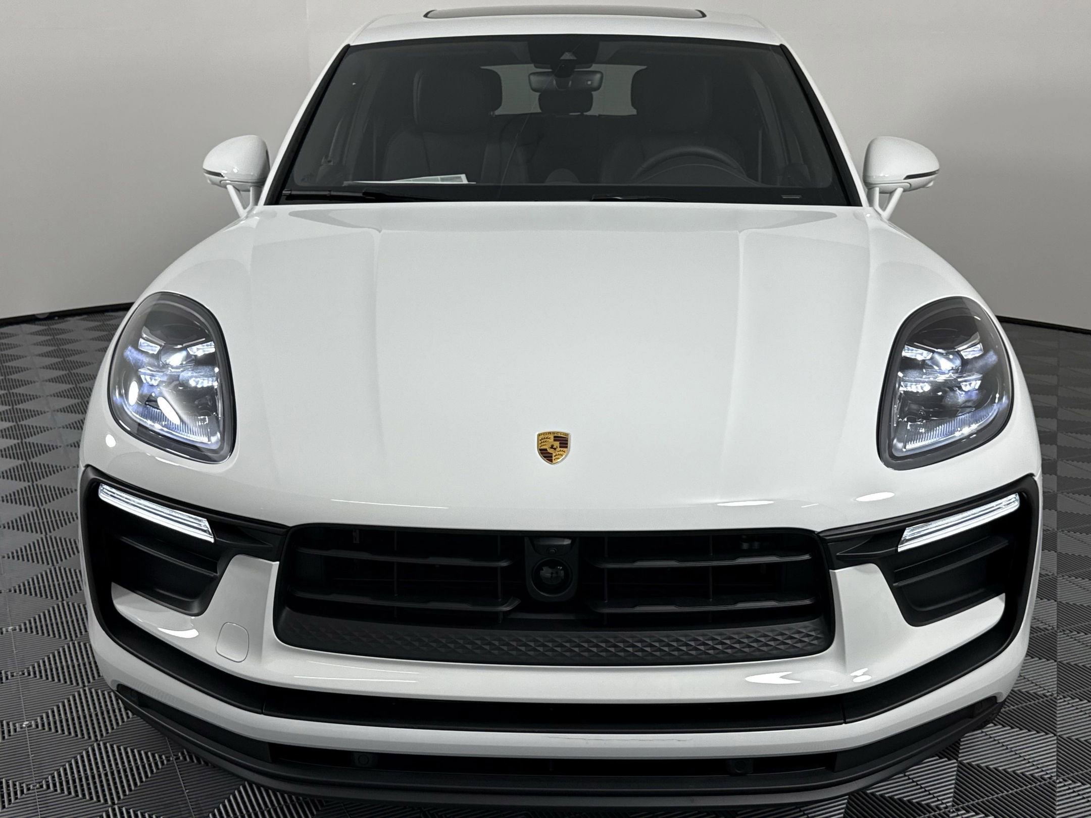 New 2025 Porsche Macan image 6