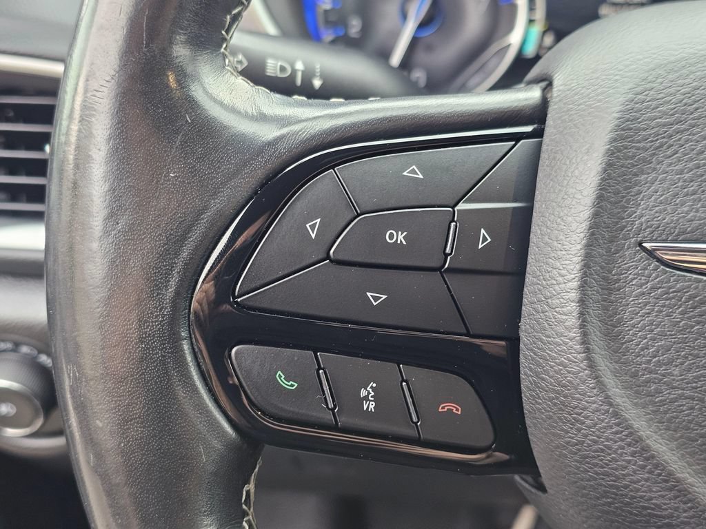 Used 2020 Chrysler Pacifica Touring-L Plus FWD image 28