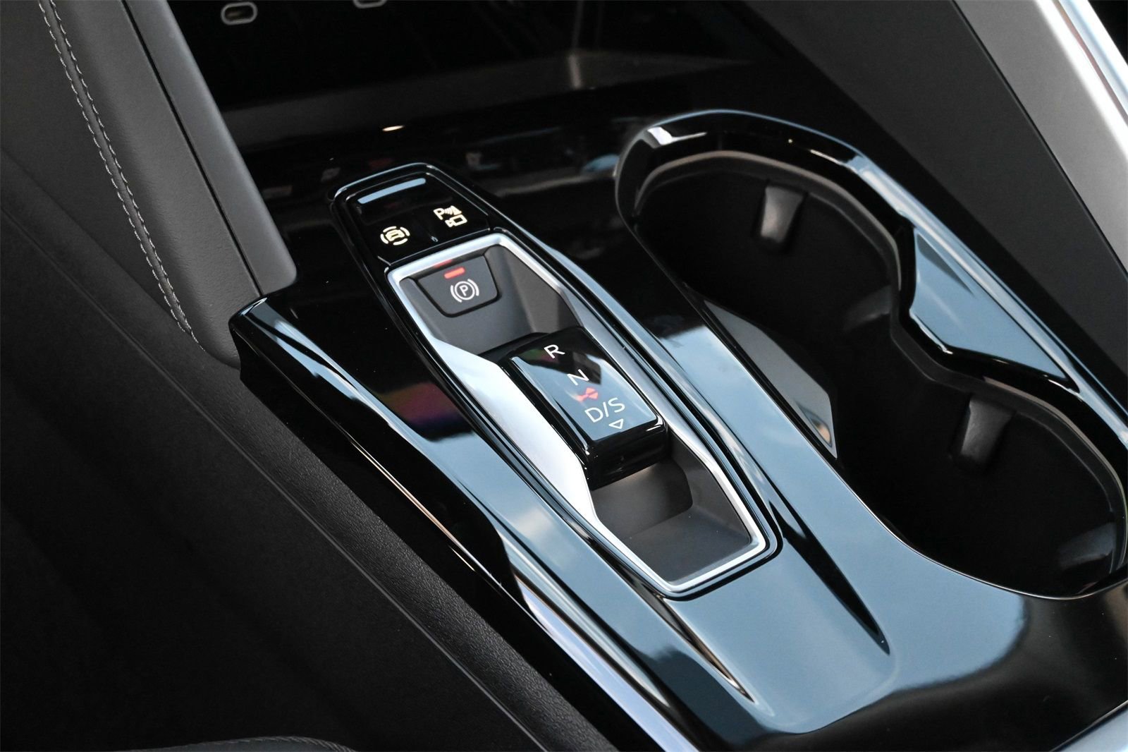 Certified 2025 Audi Q5 Premium w/ Convenience Package image 11