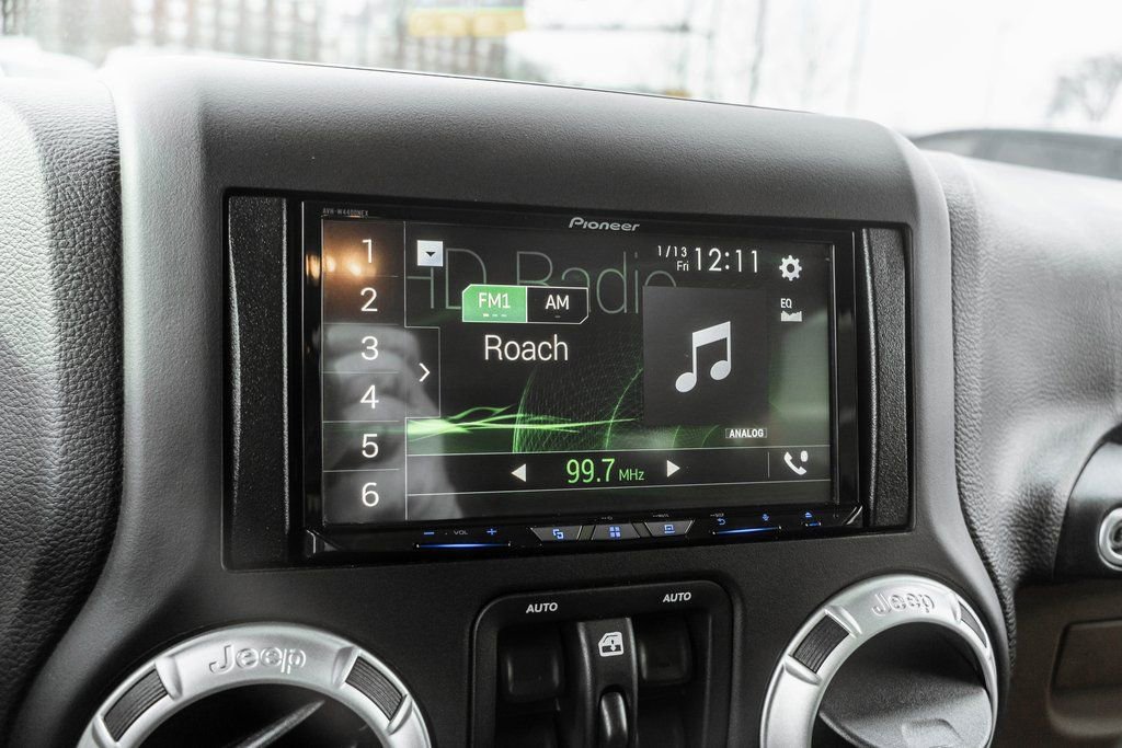 Used 2018 Jeep Wrangler Unlimited Sahara image 16