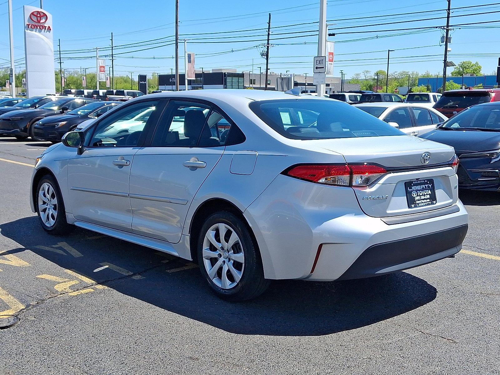 Used 2023 Toyota Corolla LE image 4