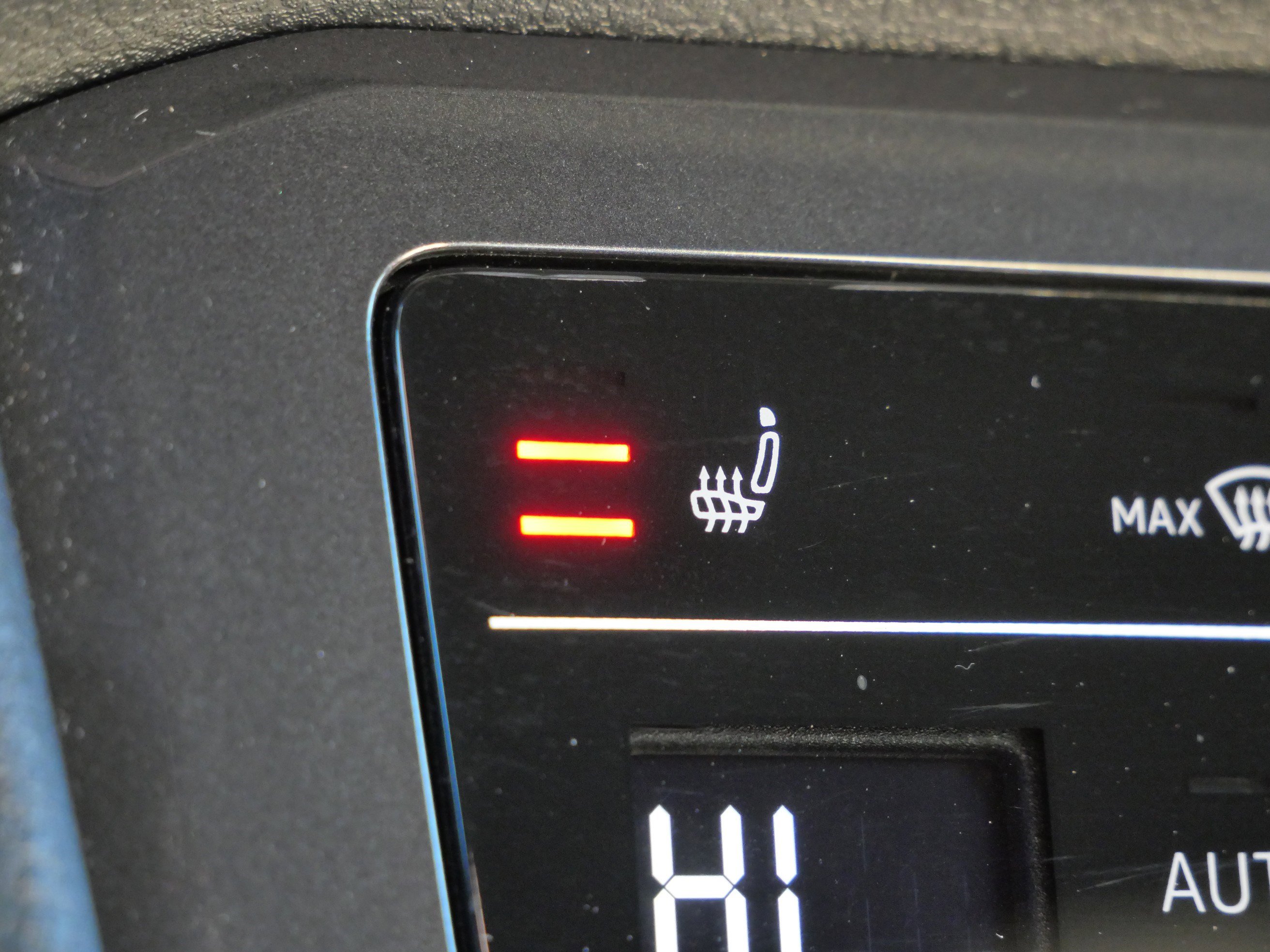 Certified 2022 Volkswagen Tiguan SE image 30