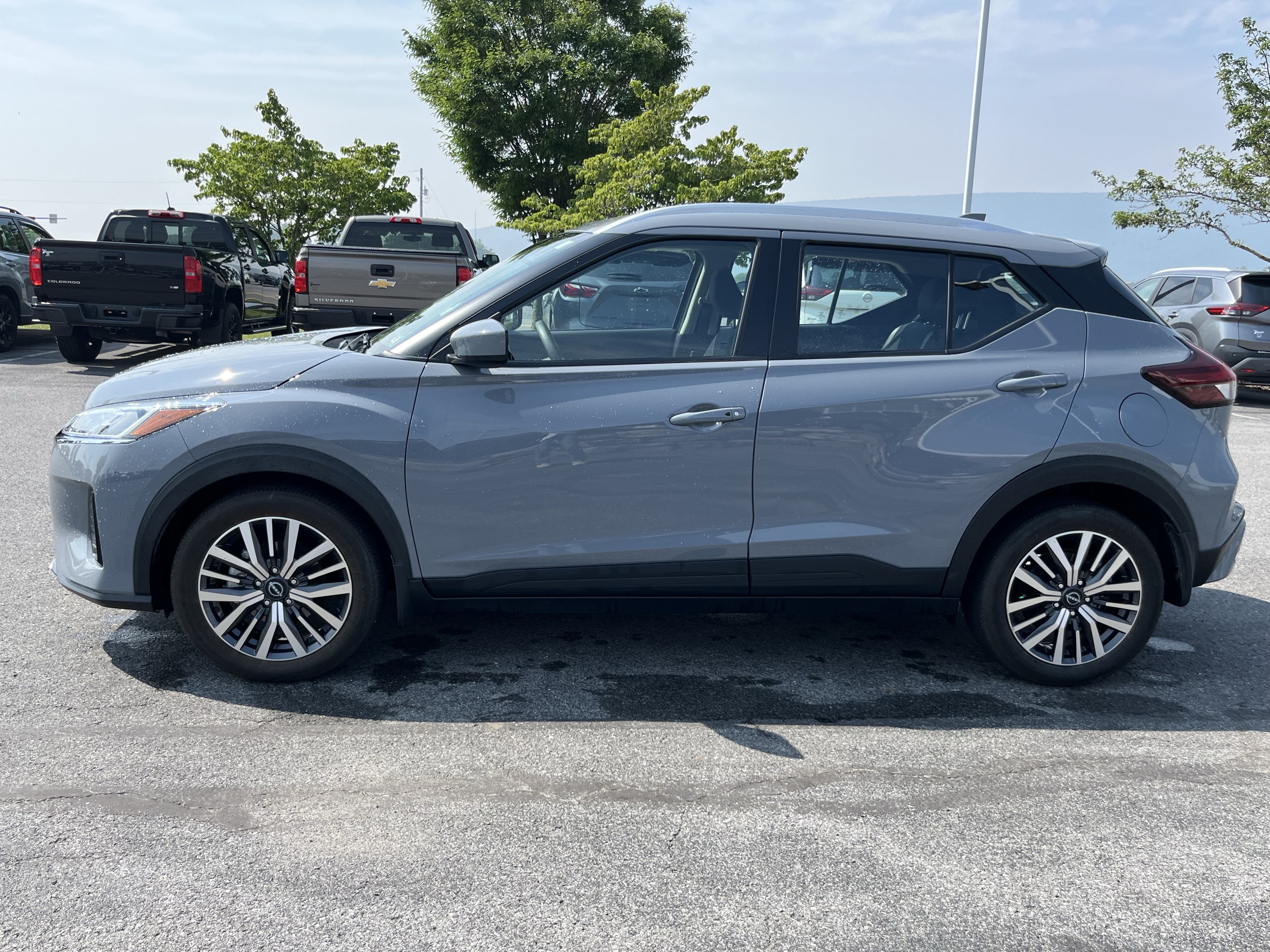 Used 2024 Nissan Kicks SV FWD image 10