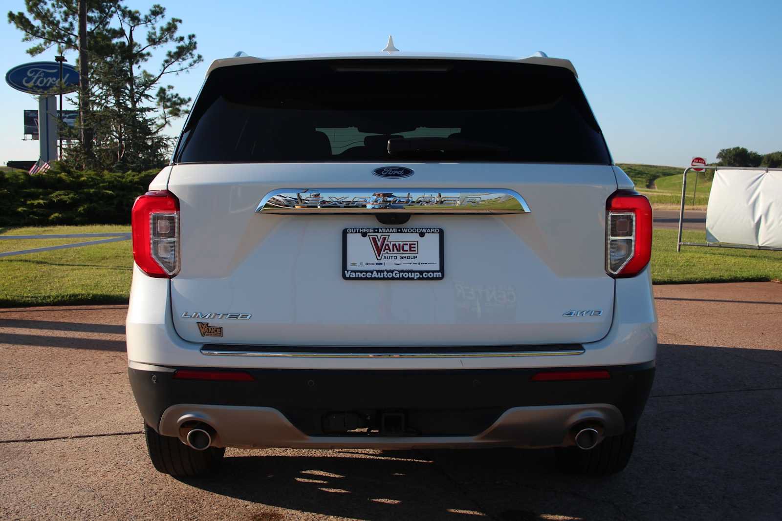 Used 2023 Ford Explorer Limited w/ Limited Technology Package AWD/4WD image 8