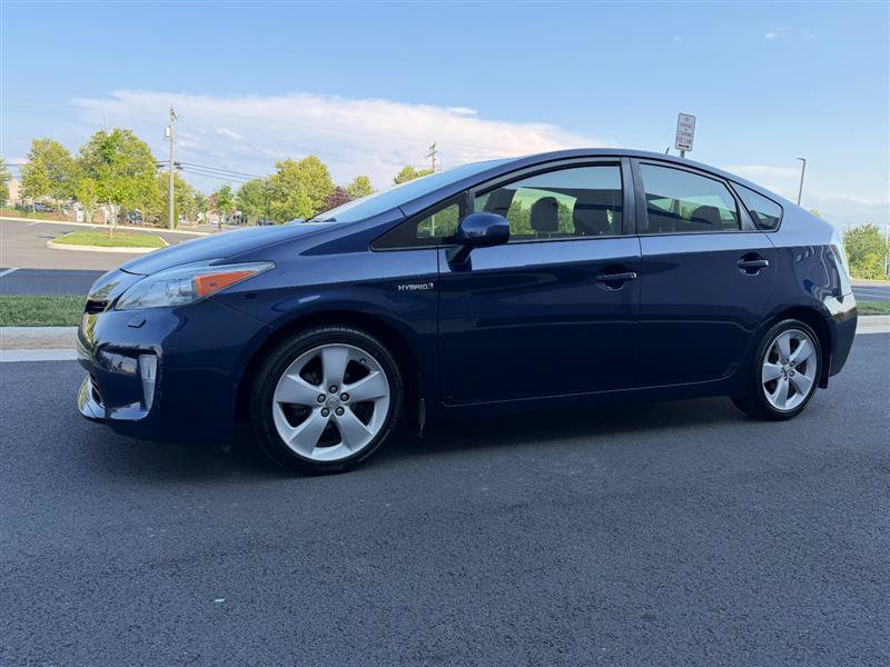 Used 2015 Toyota Prius Five w/ Advanced Technology Package FWD image 4