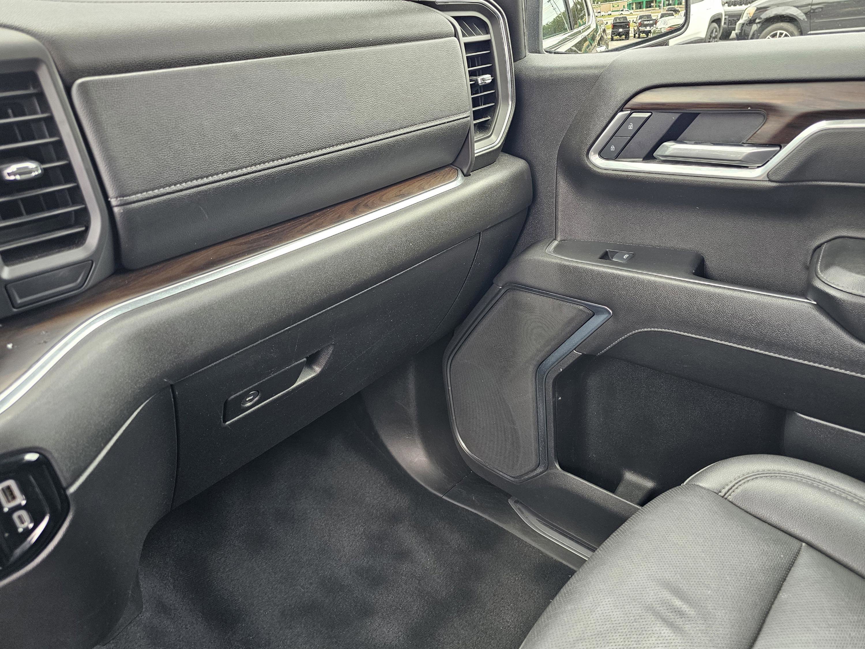 Used 2025 GMC Sierra 1500 SLT AWD/4WD image 26