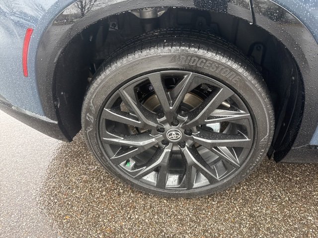 Used 2025 Toyota Crown Signia image 14